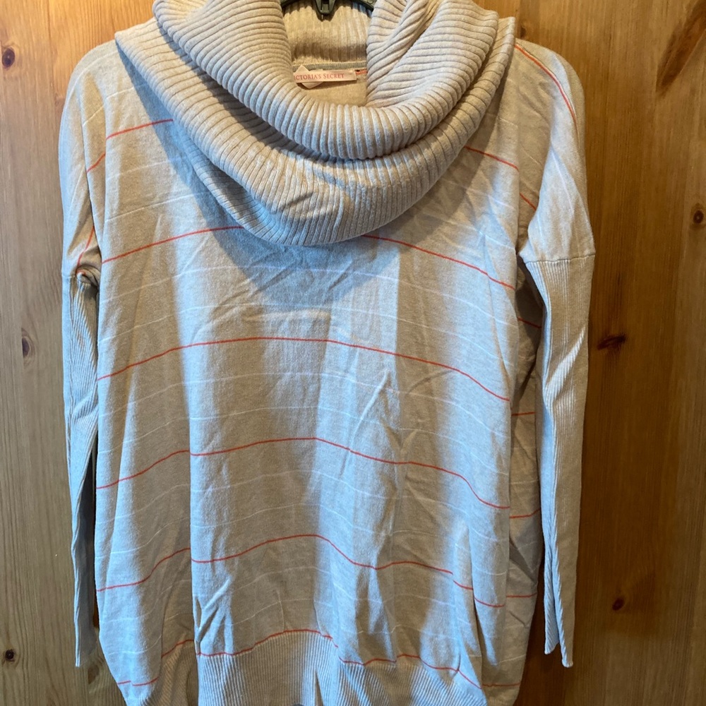 $5 Victoria’s Secret Oversized Cowl neck sweater sz S